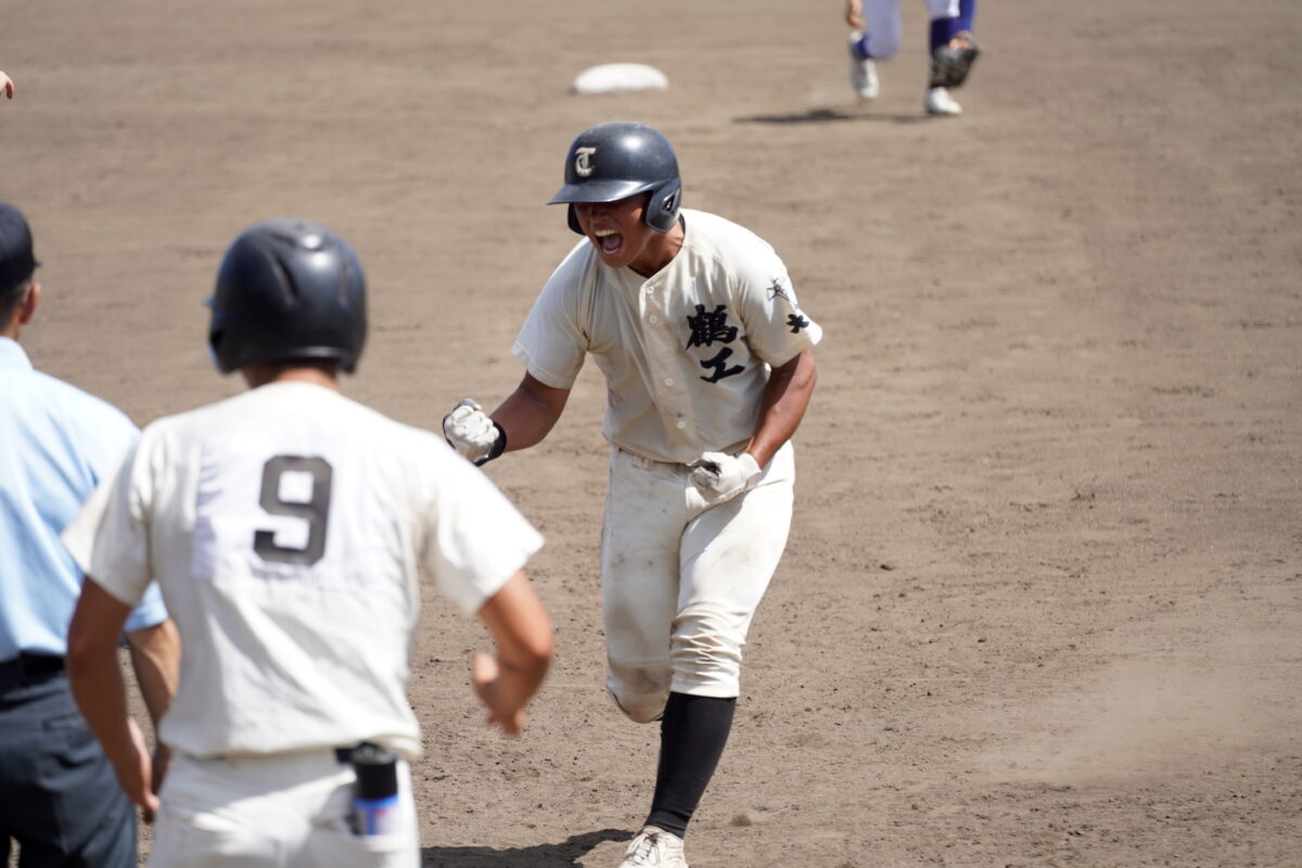 全国高校野球大分大会 グッドルーザー グラブ越し伝わる鶴崎工業バッテリーの友情 【大分県】