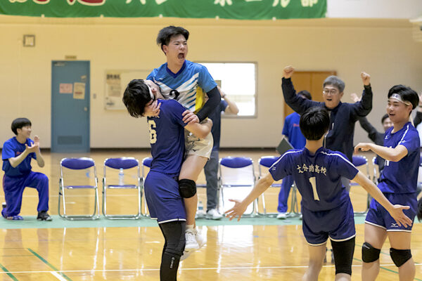 県高校総体前特集　バレーボール男子（１）　大分南　全国を見据え進化する　【大分県】