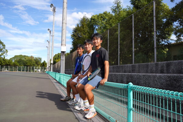 ３年生、夏物語2026　テニス男子　大分舞鶴　あと一本に泣いた夏　最強世代が残す誇り　【大分県】