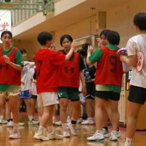 ウインターカップへの道　注目校を徹底紹介　女子（２）大分商業　４強の壁を越える一球入魂　【大分県】
