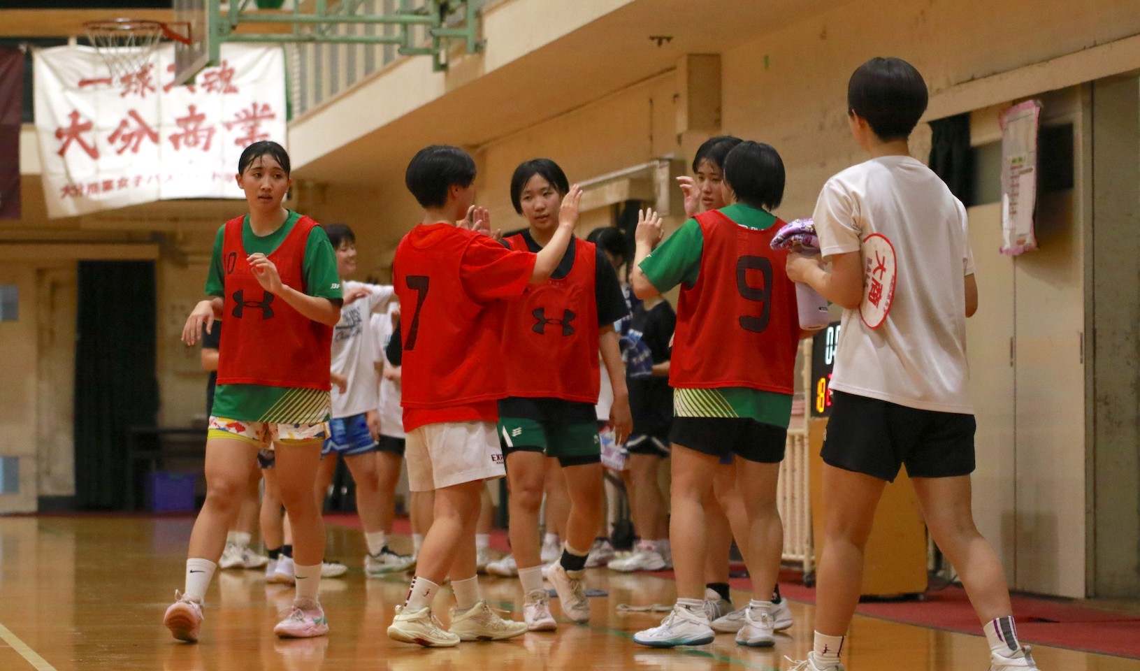 ウインターカップへの道　注目校を徹底紹介　女子（２）大分商業　４強の壁を越える一球入魂　【大分県】