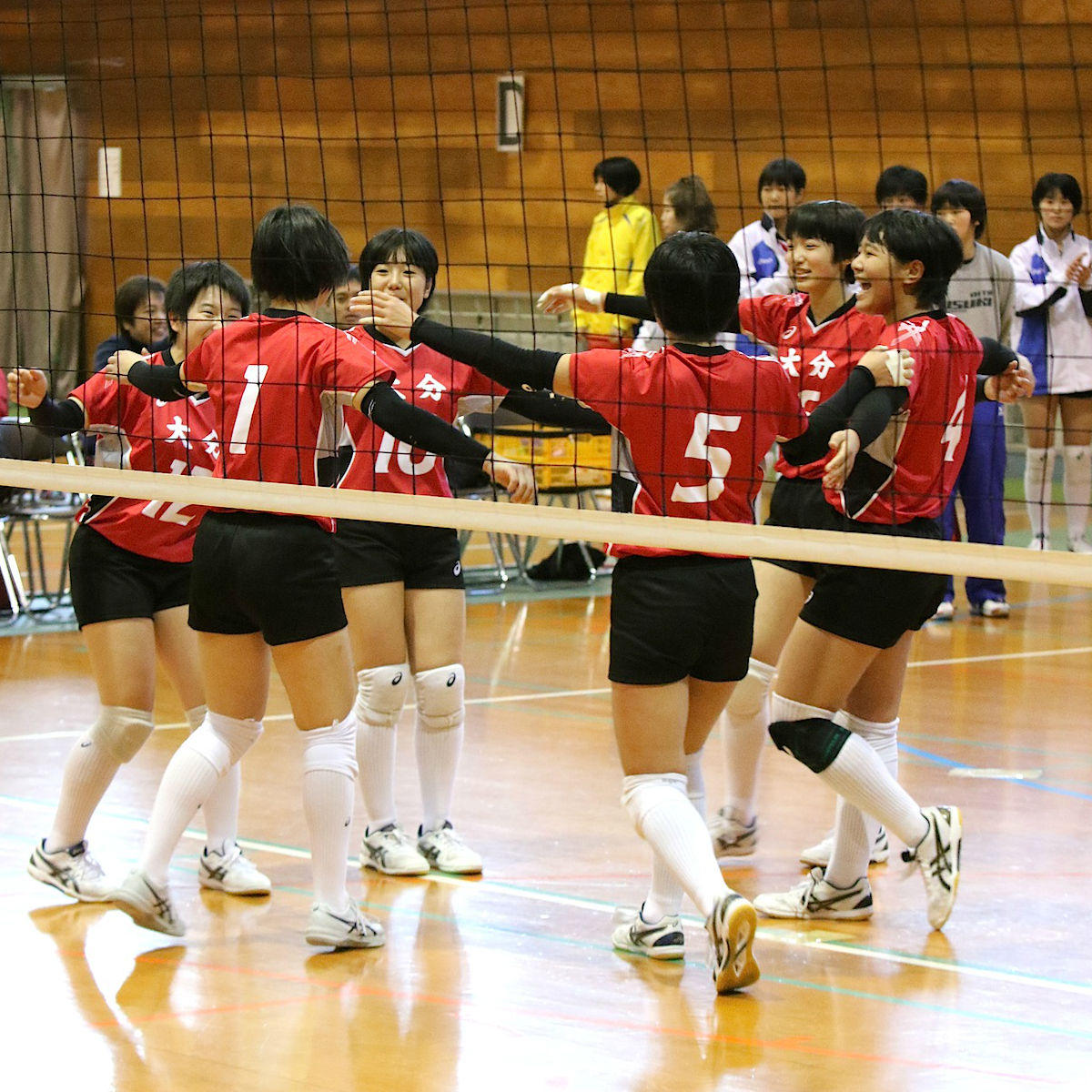 県6人制バレーボール総合選手権大会 一戦一戦力をつけた県中学校選抜が優勝