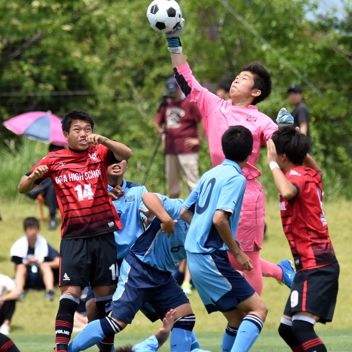 2018県高校総体レポート（サッカー競技）　 怒涛のゴールラッシュで大分が圧倒 ６得点の圧勝で、３年ぶりの載冠
