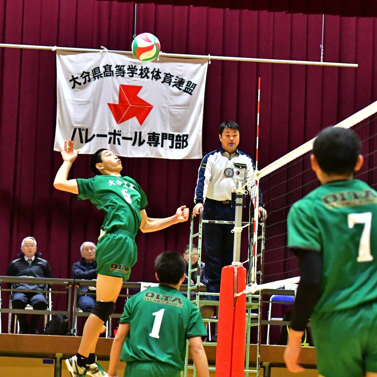 県高校新人大会　バレーボール男子　５年ぶりに王座に返り咲いた大分工業