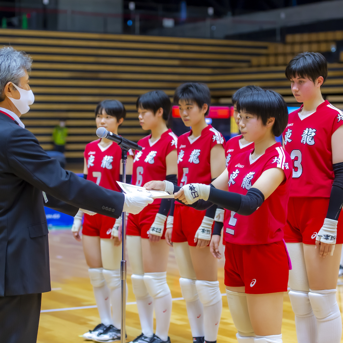 春の高校バレー（女子）　日本一連覇に向けて好発進の東龍　選手層の厚さ見せつけ21連覇