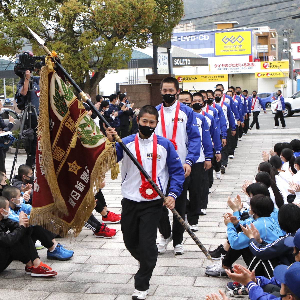 選抜高校野球準Vの明豊　母校に凱旋　「日本一になるという宿題をもらった」