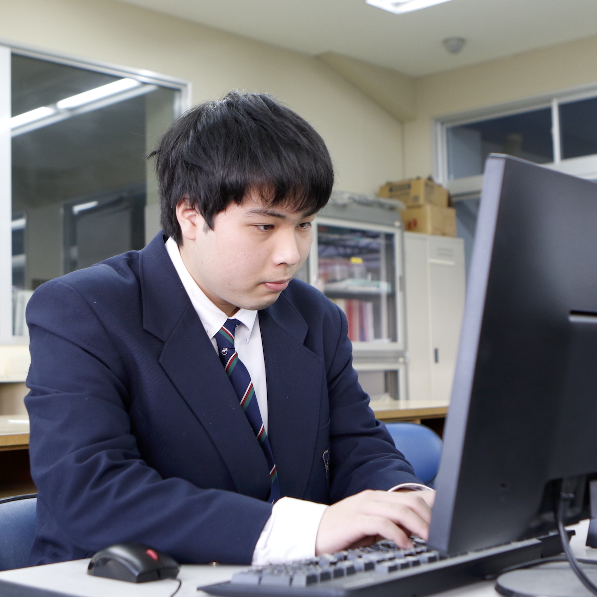 情報科学高校コンピューター部、全国大会出場と難関の国家試験合格を目指す