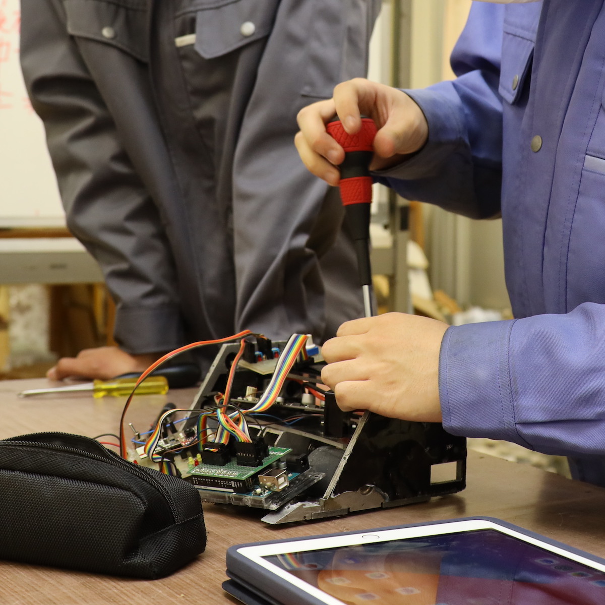ゼロからロボットを作り上げる楽しさあり　津久見高校工業研究部
