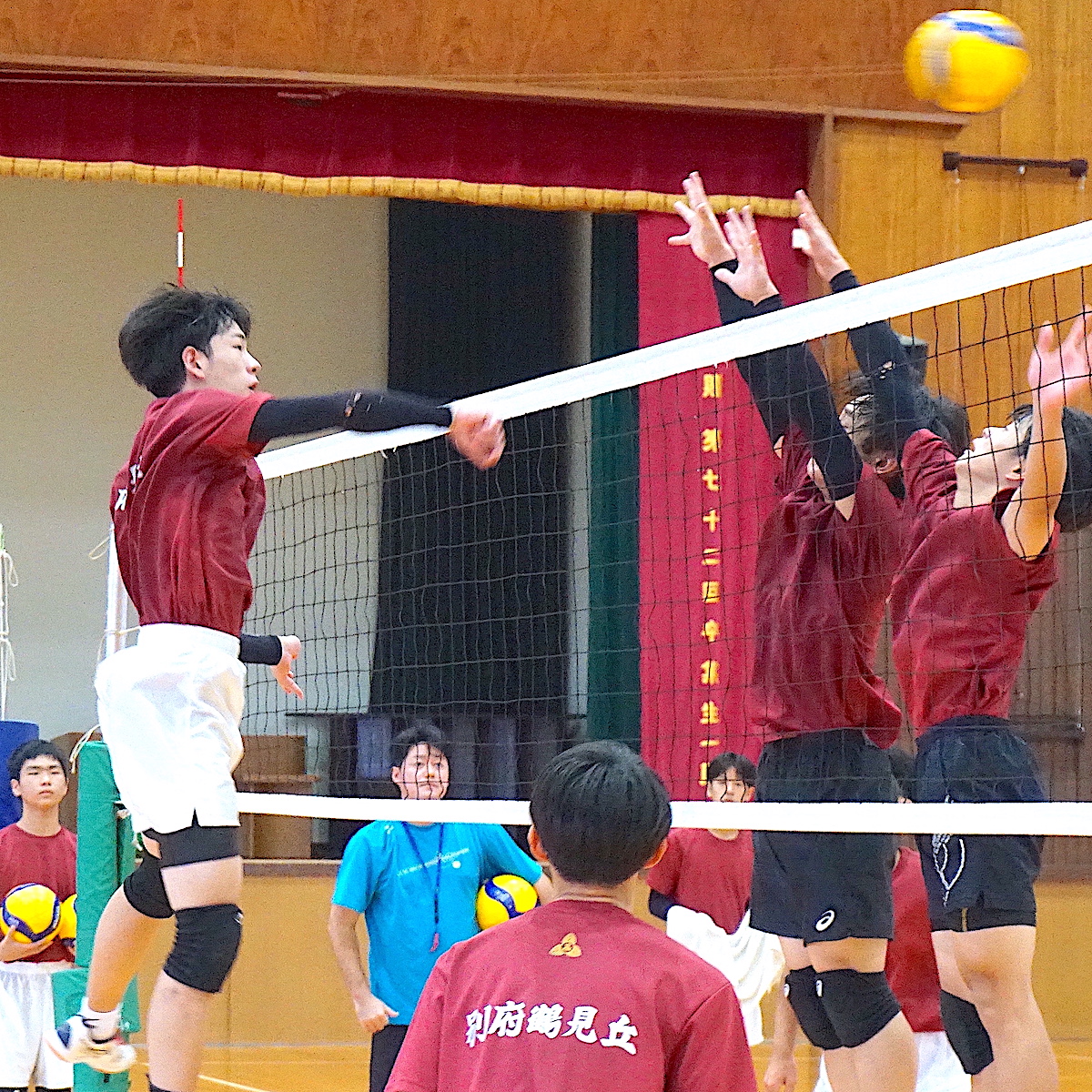 春の高校バレー県予選特集　男子（２）別府鶴見丘　ポジションを見直し、守備強化でチーム力向上　【大分県】