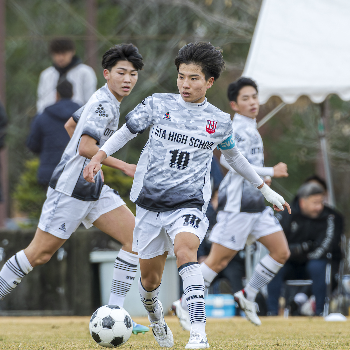 ピックアッププレーヤー　サッカー男子　進化が問われる九州大会、悔しさを糧にチームを引っ張る岡松愁人（大分２年）　【大分県】